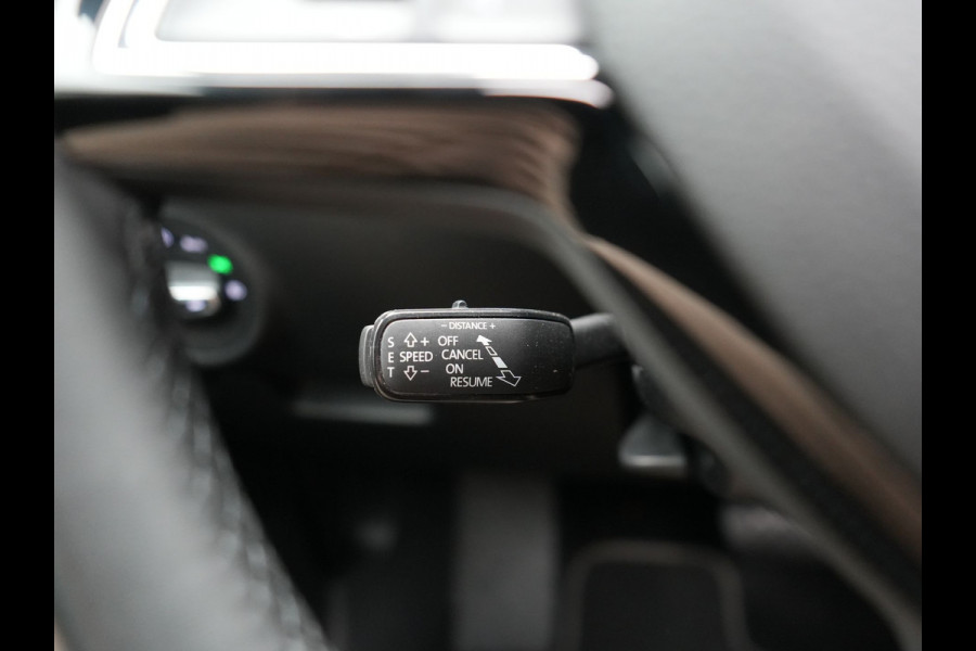 Škoda Superb Combi 1.4 TSI iV Laurin & Klement Plug In Hybrid 218pk Dealer O.H PHEV | Panodak | Trekhaak af Fabriek | Adaptive Cruise | Lederen Sportstoelen Memory & Venilatie | Camera | Crystal LED | 19"L.M | Virtual | Navigatie |