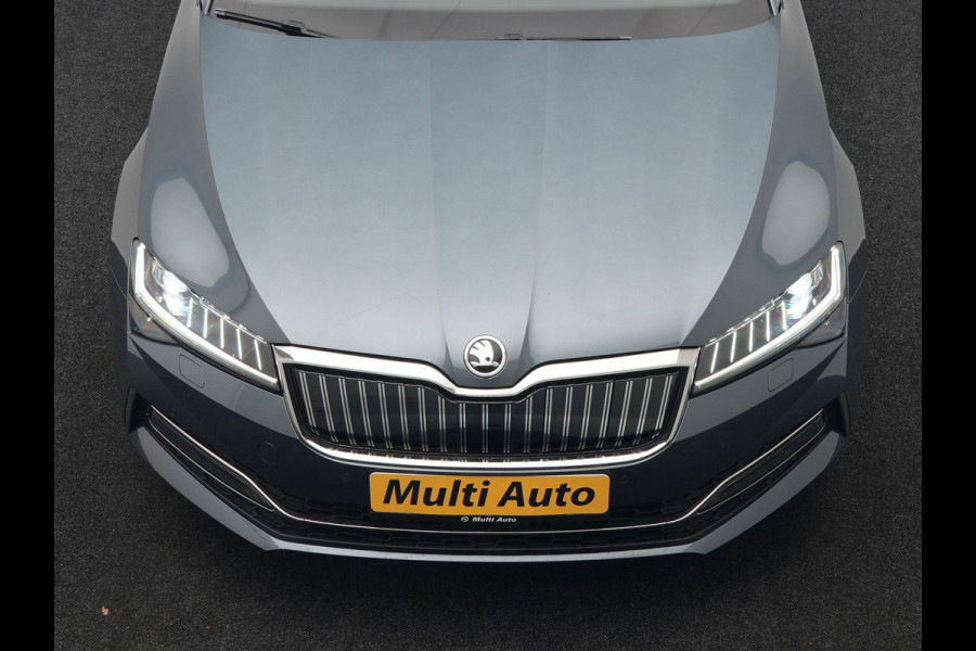 Škoda Superb Combi 1.4 TSI iV Laurin & Klement Plug In Hybrid 218pk Dealer O.H PHEV | Panodak | Trekhaak af Fabriek | Adaptive Cruise | Lederen Sportstoelen Memory & Venilatie | Camera | Crystal LED | 19"L.M | Virtual | Navigatie |