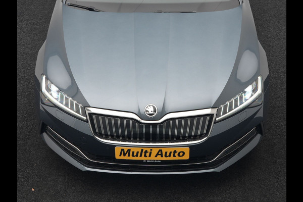 Škoda Superb Combi 1.4 TSI iV Laurin & Klement Plug In Hybrid 218pk Dealer O.H PHEV | Panodak | Trekhaak af Fabriek | Adaptive Cruise | Lederen Sportstoelen Memory & Venilatie | Camera | Crystal LED | 19"L.M | Virtual | Navigatie |