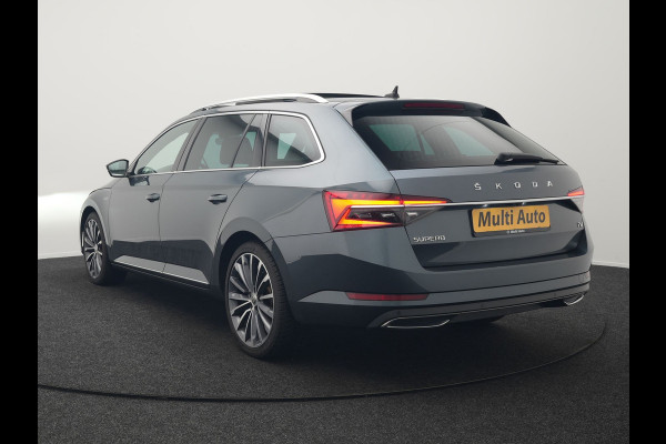 Škoda Superb Combi 1.4 TSI iV Laurin & Klement Plug In Hybrid 218pk Dealer O.H PHEV | Panodak | Trekhaak af Fabriek | Adaptive Cruise | Lederen Sportstoelen Memory & Venilatie | Camera | Crystal LED | 19"L.M | Virtual | Navigatie |