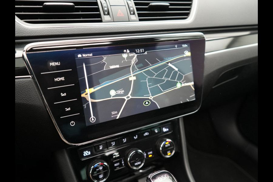 Škoda Superb Combi 1.4 TSI iV Laurin & Klement Plug In Hybrid 218pk Dealer O.H PHEV | Panodak | Trekhaak af Fabriek | Adaptive Cruise | Lederen Sportstoelen Memory & Venilatie | Camera | Crystal LED | 19"L.M | Virtual | Navigatie |