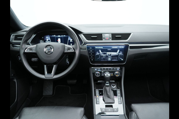 Škoda Superb Combi 1.4 TSI iV Laurin & Klement Plug In Hybrid 218pk Dealer O.H PHEV | Panodak | Trekhaak af Fabriek | Adaptive Cruise | Lederen Sportstoelen Memory & Venilatie | Camera | Crystal LED | 19"L.M | Virtual | Navigatie |