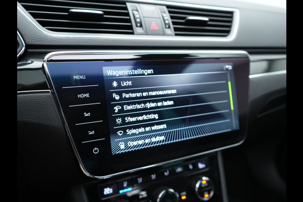 Škoda Superb Combi 1.4 TSI iV Laurin & Klement Plug In Hybrid 218pk Dealer O.H PHEV | Panodak | Trekhaak af Fabriek | Adaptive Cruise | Lederen Sportstoelen Memory & Venilatie | Camera | Crystal LED | 19"L.M | Virtual | Navigatie |