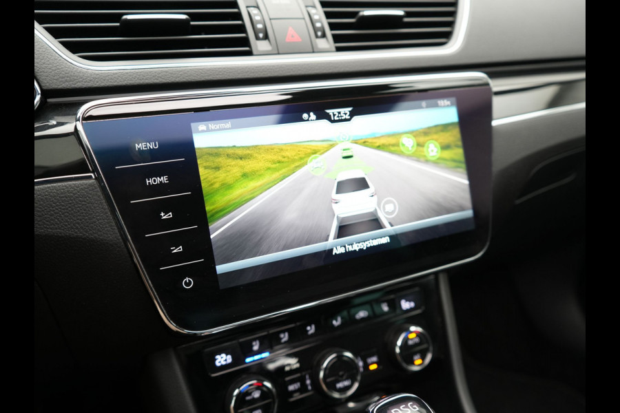 Škoda Superb Combi 1.4 TSI iV Laurin & Klement Plug In Hybrid 218pk Dealer O.H PHEV | Panodak | Trekhaak af Fabriek | Adaptive Cruise | Lederen Sportstoelen Memory & Venilatie | Camera | Crystal LED | 19"L.M | Virtual | Navigatie |