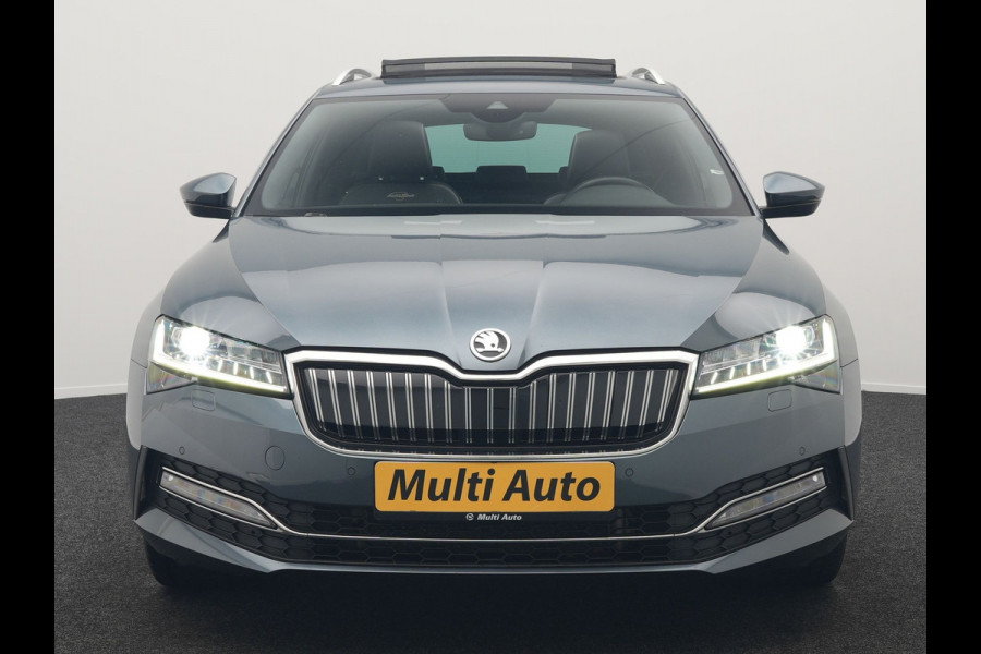 Škoda Superb Combi 1.4 TSI iV Laurin & Klement Plug In Hybrid 218pk Dealer O.H PHEV | Panodak | Trekhaak af Fabriek | Adaptive Cruise | Lederen Sportstoelen Memory & Venilatie | Camera | Crystal LED | 19"L.M | Virtual | Navigatie |