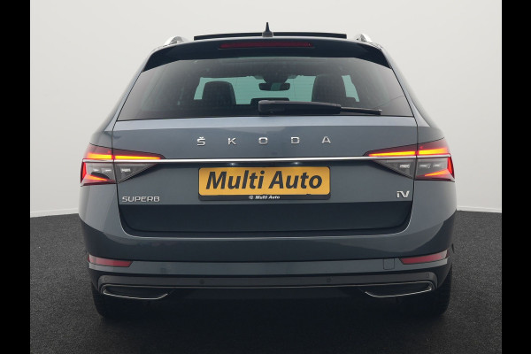 Škoda Superb Combi 1.4 TSI iV Laurin & Klement Plug In Hybrid 218pk Dealer O.H PHEV | Panodak | Trekhaak af Fabriek | Adaptive Cruise | Lederen Sportstoelen Memory & Venilatie | Camera | Crystal LED | 19"L.M | Virtual | Navigatie |