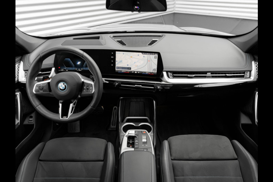 BMW X1 xDrive30e M-Sport Pro - Pano - Trekhaak - Driving Ass Prof - Harman Kardon