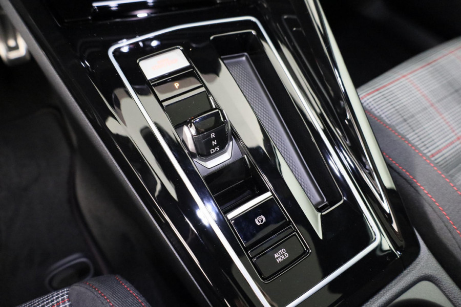 Volkswagen Golf GTI 2.0 195 kW / 265 pk TSI Hatchback 7 versn. DSG | Verlengde garantie | Panorama dak | Head up Display | Harman Kardon |