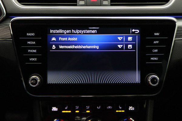 Škoda Superb Combi 1.4 TSI iV PHEV Business Edition Plus Leer, Camera, Apple Carplay, Elektr. Stoel, LED, Trekhaak, PDC