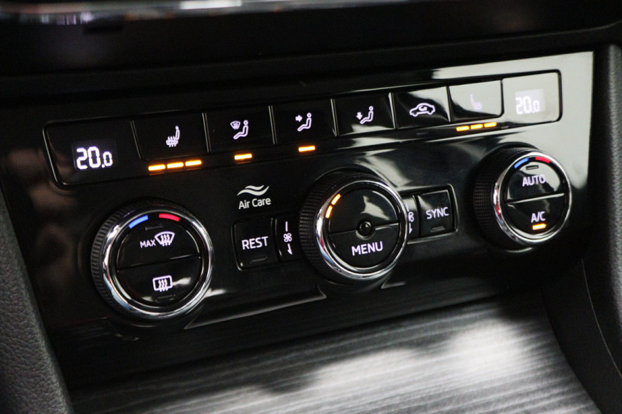 Škoda Superb Combi 1.4 TSI iV PHEV Business Edition Plus Leer, Camera, Apple Carplay, Elektr. Stoel, LED, Trekhaak, PDC