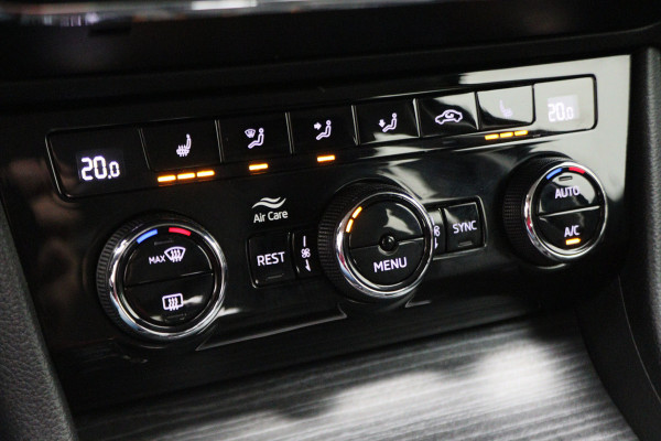 Škoda Superb Combi 1.4 TSI iV PHEV Business Edition Plus Leer, Camera, Apple Carplay, Elektr. Stoel, LED, Trekhaak, PDC