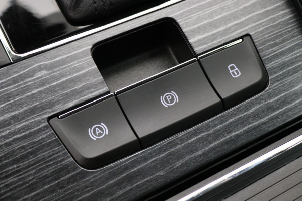 Škoda Superb Combi 1.4 TSI iV PHEV Business Edition Plus Leer, Camera, Apple Carplay, Elektr. Stoel, LED, Trekhaak, PDC