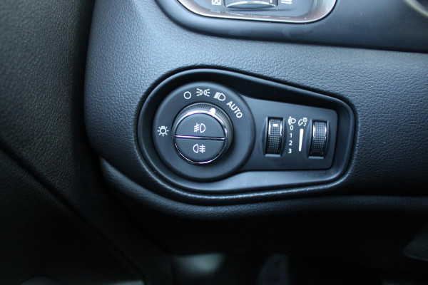 Jeep Renegade 1.5T 130PK e-Hybrid ALTITUDE | DRAADLOZE APPLE CARPLAY/ANDROID AUTO | PANORAMISCH SCHUIF/KANTEL DAK | FULL LED KOPLAMPEN | DODEHOEK DETECTIE | ADAPTIVE CRUISE CONTROL | LICHTMETALEN VELGEN 17" | ACHTERUITRIJ CAMERA | DAB+ RADIO | NAVIGATIE | PARKEERSENSOREN VOOR + ACHTER | AUTOMATISCH INPARKEREN | KEYLESS ENTRY/START |