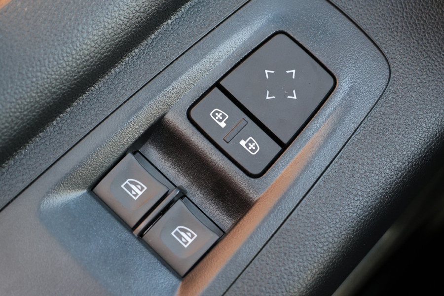 Renault Master T35 2.0 dCi 170 L2H2 DC | Dubbel Cabine | 6-Zitter | Navigatie | Camera | CarPlay | LED Koplampen | DAB | PDC V+A | Cruise control