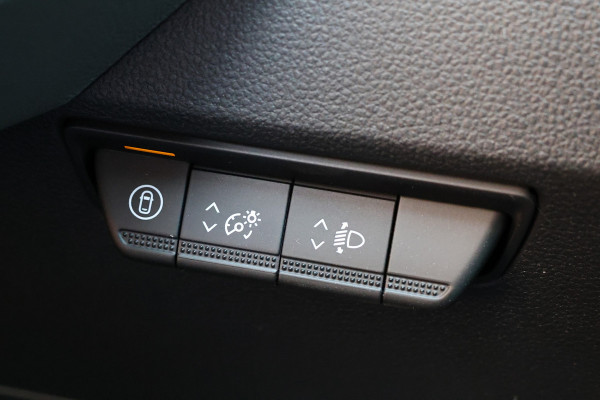 Renault Master T35 2.0 dCi 170 L2H2 DC | Dubbel Cabine | 6-Zitter | Navigatie | Camera | CarPlay | LED Koplampen | DAB | PDC V+A | Cruise control