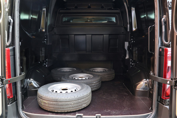 Renault Master T35 2.0 dCi 170 L2H2 DC | Dubbel Cabine | 6-Zitter | Navigatie | Camera | CarPlay | LED Koplampen | DAB | PDC V+A | Cruise control