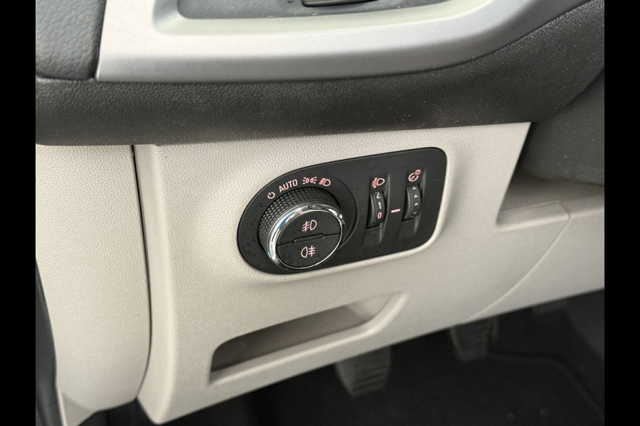 Opel Corsa Turbo 90pk 5d Innovation Bi-Xenon Camera PDC Trekhaak ECC 1/2 Leer Volledig Dealer onderhouden! laatste beurt bij 111.000km Priv.Glass