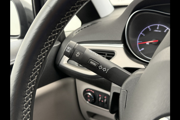 Opel Corsa Turbo 90pk 5d Innovation Bi-Xenon Camera PDC Trekhaak ECC 1/2 Leer Volledig Dealer onderhouden! laatste beurt bij 111.000km Priv.Glass