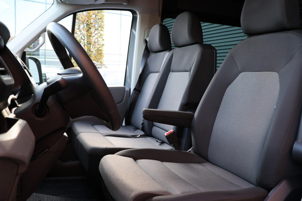 Volkswagen Crafter 2.0 TDI 177 PK L3H3 DC | VW Garantie tot 2029 | 7-Zitter | Bi-Xenon | Camera | CarPlay | Stoelverwarming | Trekhaak | Navigatie  | Dealer onderhouden | Nieuwstaat | Dubbel cabine | Betimmering | Spoilerpakket
