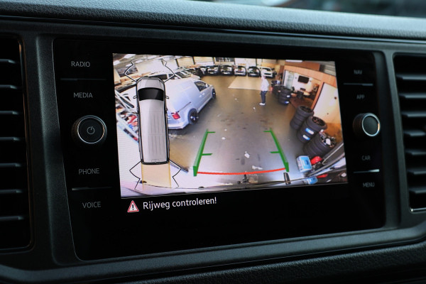 Volkswagen Crafter 2.0 TDI 177 PK L3H3 DC | VW Garantie tot 2029 | 7-Zitter | Bi-Xenon | Camera | CarPlay | Stoelverwarming | Trekhaak | Navigatie  | Dealer onderhouden | Nieuwstaat | Dubbel cabine | Betimmering | Spoilerpakket