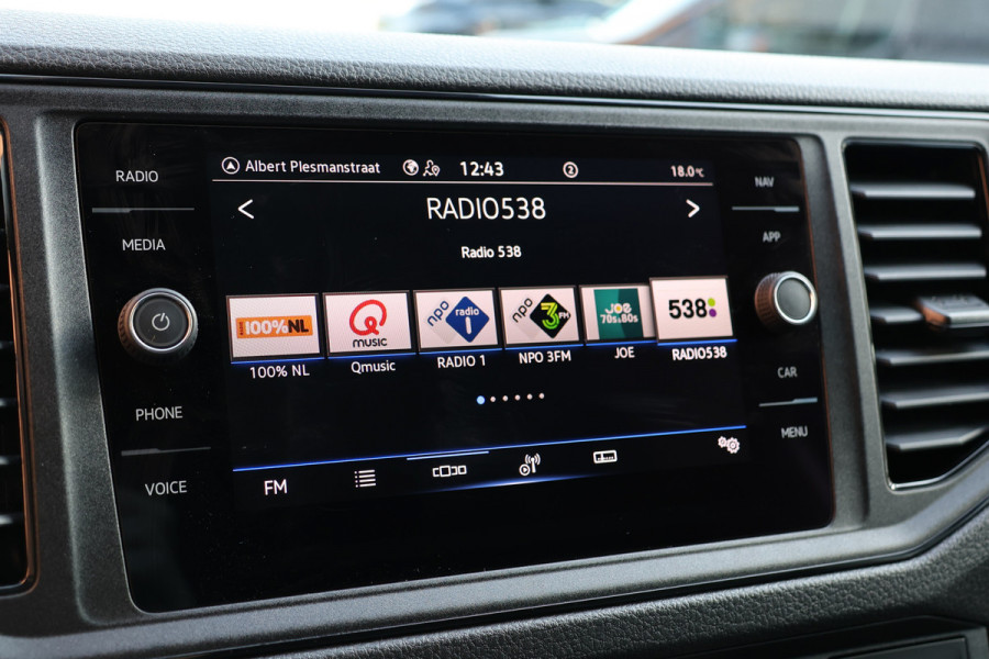 Volkswagen Crafter 2.0 TDI 177 PK L3H3 DC | VW Garantie tot 2029 | 7-Zitter | Bi-Xenon | Camera | CarPlay | Stoelverwarming | Trekhaak | Navigatie  | Dealer onderhouden | Nieuwstaat | Dubbel cabine | Betimmering | Spoilerpakket