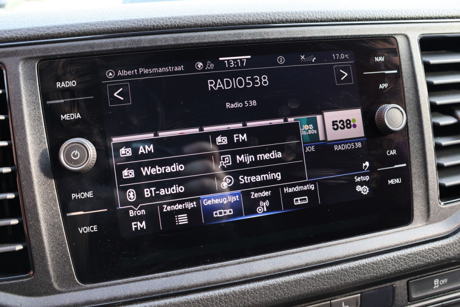 Volkswagen Crafter 2.0 TDI 177 PK L3H3 DC | VW Garantie tot 2029 | 7-Zitter | Bi-Xenon | Camera | CarPlay | Stoelverwarming | Trekhaak | Navigatie  | Dealer onderhouden | Nieuwstaat | Dubbel cabine | Betimmering | Spoilerpakket