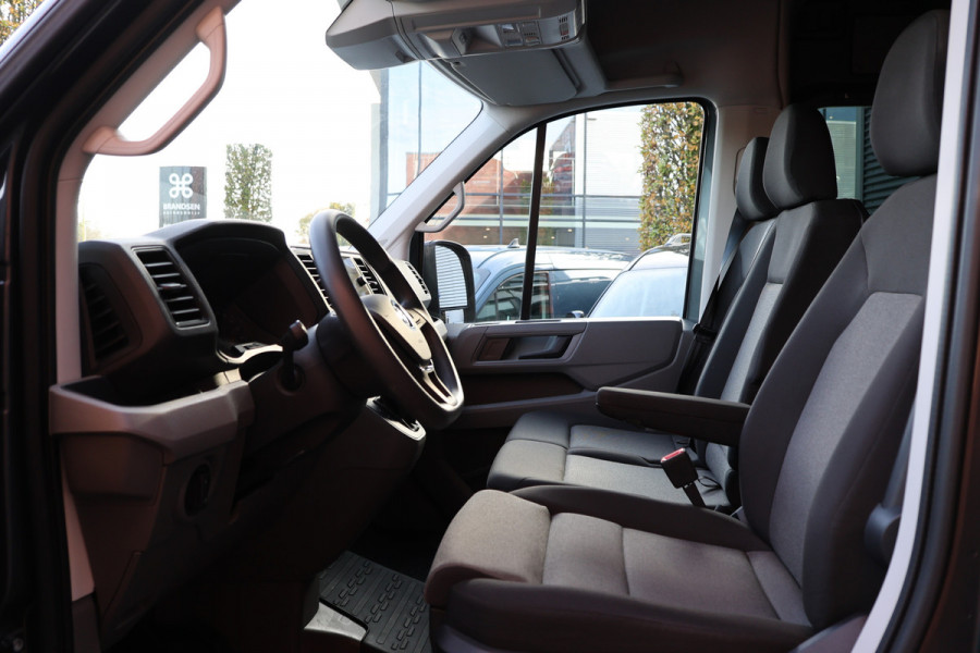 Volkswagen Crafter 2.0 TDI 177 PK L3H3 DC | VW Garantie tot 2029 | 7-Zitter | Bi-Xenon | Camera | CarPlay | Stoelverwarming | Trekhaak | Navigatie  | Dealer onderhouden | Nieuwstaat | Dubbel cabine | Betimmering | Spoilerpakket