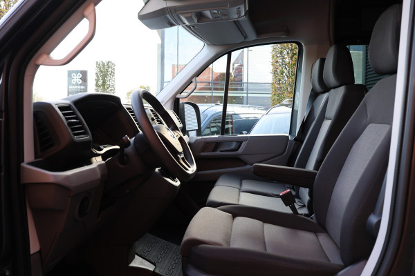 Volkswagen Crafter 2.0 TDI 177 PK L3H3 DC | VW Garantie tot 2029 | 7-Zitter | Bi-Xenon | Camera | CarPlay | Stoelverwarming | Trekhaak | Navigatie  | Dealer onderhouden | Nieuwstaat | Dubbel cabine | Betimmering | Spoilerpakket