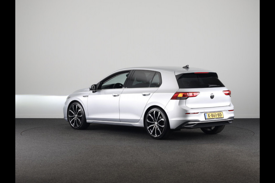 Volkswagen Golf 1.5 eTSI Style Navigatie | Parkeersensoren | Adaptieve cruise control | Camera | 19 inch |