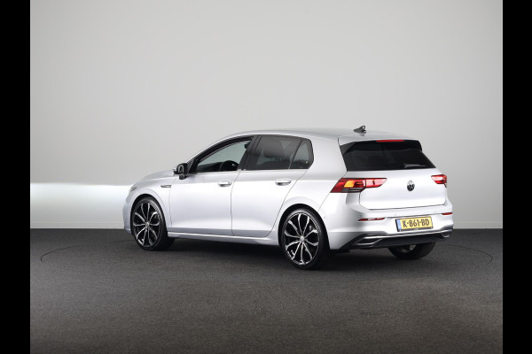 Volkswagen Golf 1.5 eTSI Style Navigatie | Parkeersensoren | Adaptieve cruise control | Camera | 19 inch |