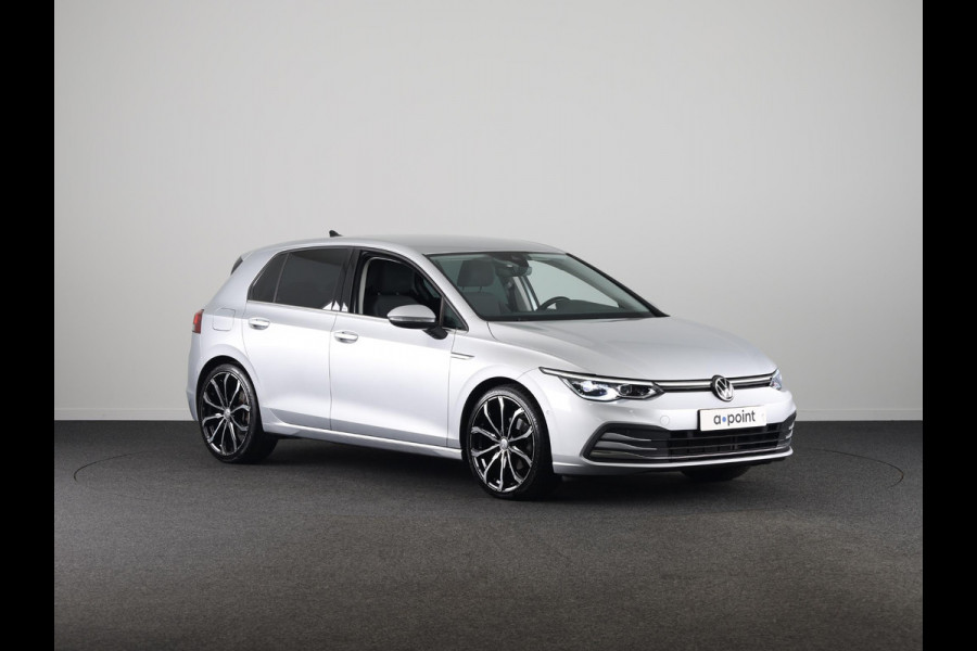 Volkswagen Golf 1.5 eTSI Style Navigatie | Parkeersensoren | Adaptieve cruise control | Camera | 19 inch |