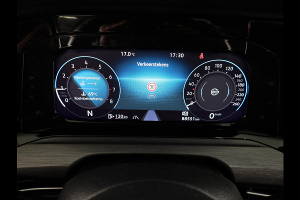 Volkswagen Golf 1.5 eTSI Style Navigatie | Parkeersensoren | Adaptieve cruise control | Camera | 19 inch |