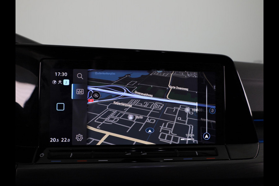 Volkswagen Golf 1.5 eTSI Style Navigatie | Parkeersensoren | Adaptieve cruise control | Camera | 19 inch |