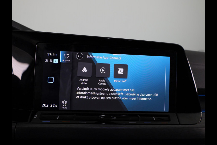 Volkswagen Golf 1.5 eTSI Style Navigatie | Parkeersensoren | Adaptieve cruise control | Camera | 19 inch |