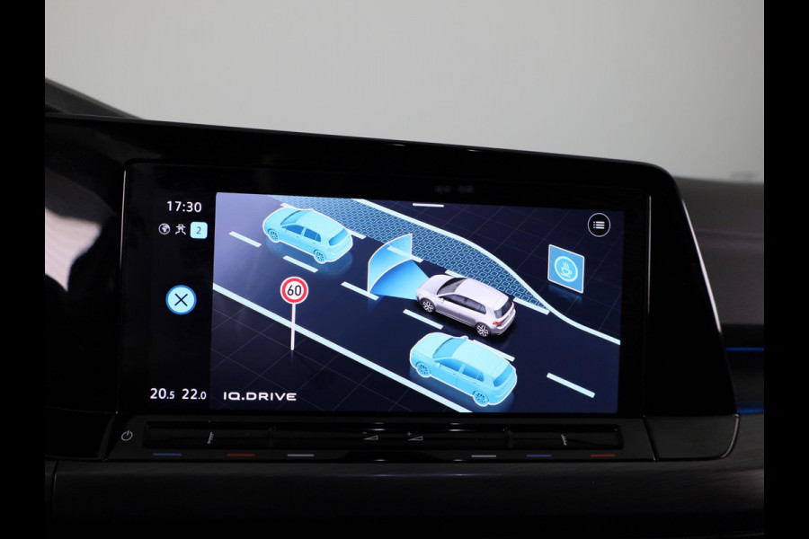 Volkswagen Golf 1.5 eTSI Style Navigatie | Parkeersensoren | Adaptieve cruise control | Camera | 19 inch |