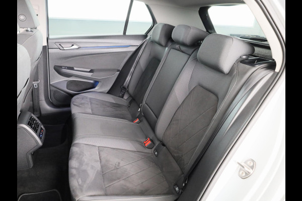 Volkswagen Golf 1.5 eTSI Style Navigatie | Parkeersensoren | Adaptieve cruise control | Camera | 19 inch |