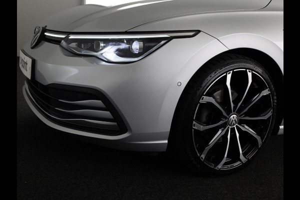 Volkswagen Golf 1.5 eTSI Style Navigatie | Parkeersensoren | Adaptieve cruise control | Camera | 19 inch |