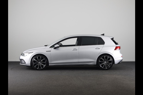 Volkswagen Golf 1.5 eTSI Style Navigatie | Parkeersensoren | Adaptieve cruise control | Camera | 19 inch |