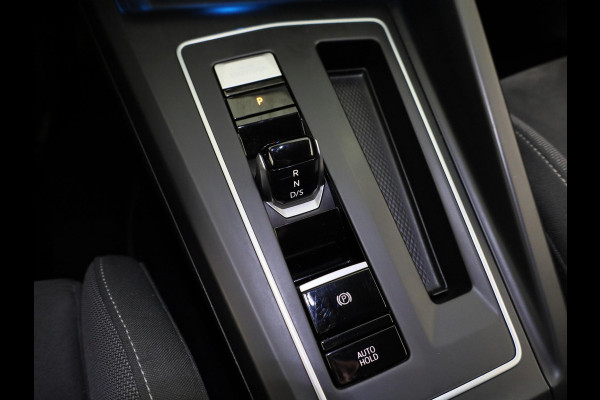Volkswagen Golf 1.5 eTSI Style Navigatie | Parkeersensoren | Adaptieve cruise control | Camera | 19 inch |