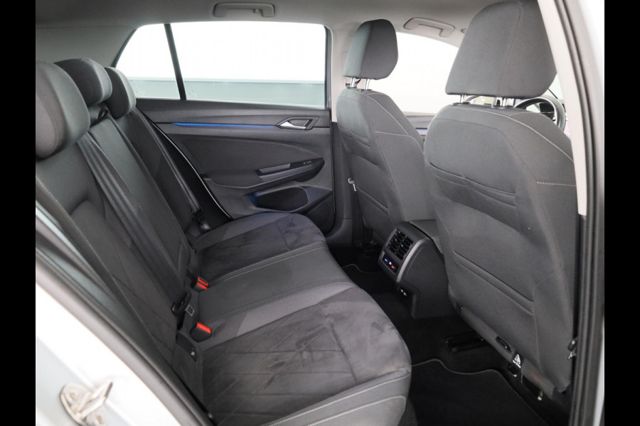 Volkswagen Golf 1.5 eTSI Style Navigatie | Parkeersensoren | Adaptieve cruise control | Camera | 19 inch |