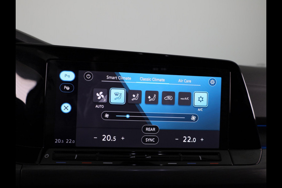 Volkswagen Golf 1.5 eTSI Style Navigatie | Parkeersensoren | Adaptieve cruise control | Camera | 19 inch |