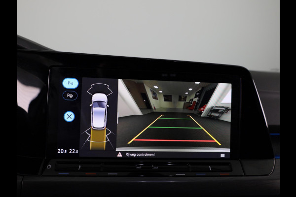 Volkswagen Golf 1.5 eTSI Style Navigatie | Parkeersensoren | Adaptieve cruise control | Camera | 19 inch |