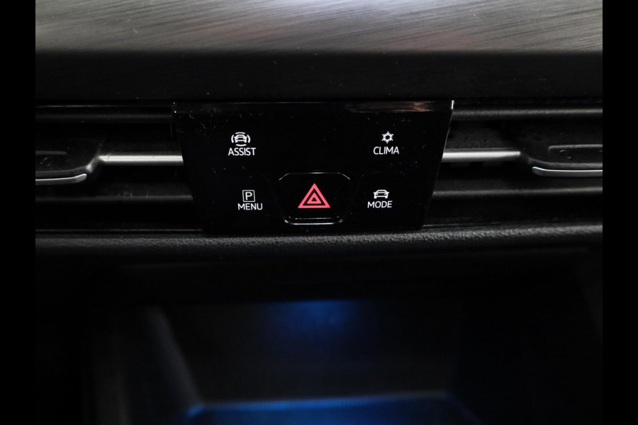 Volkswagen Golf 1.5 eTSI Style Navigatie | Parkeersensoren | Adaptieve cruise control | Camera | 19 inch |