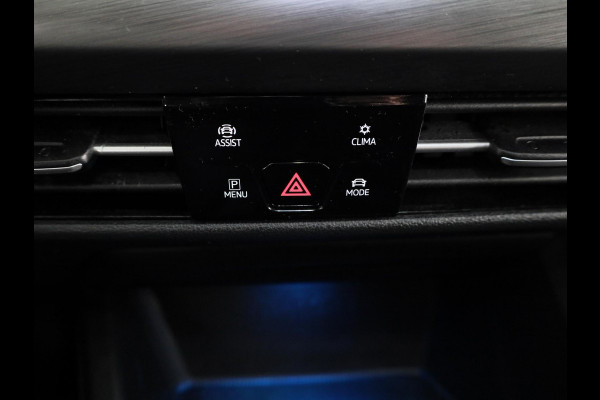 Volkswagen Golf 1.5 eTSI Style Navigatie | Parkeersensoren | Adaptieve cruise control | Camera | 19 inch |