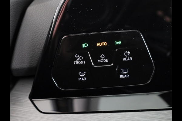 Volkswagen Golf 1.5 eTSI Style Navigatie | Parkeersensoren | Adaptieve cruise control | Camera | 19 inch |