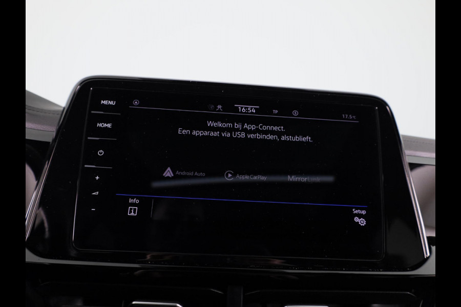 Volkswagen T-Roc 1.5 TSI R-Line Business 150 pk Automaat (DSG) | Navigatie | Panoramadak | Parkeersensoren | Achteruitrij camera | Adaptieve cruise control | Keyless | Full Led koplampen |