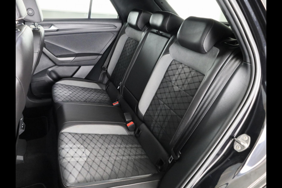 Volkswagen T-Roc 1.5 TSI R-Line Business 150 pk Automaat (DSG) | Navigatie | Panoramadak | Parkeersensoren | Achteruitrij camera | Adaptieve cruise control | Keyless | Full Led koplampen |