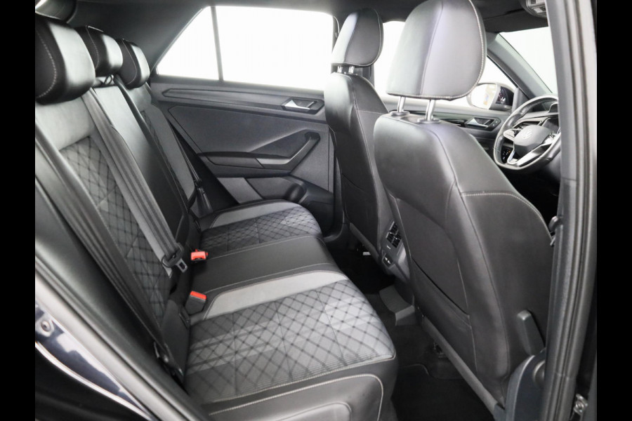 Volkswagen T-Roc 1.5 TSI R-Line Business 150 pk Automaat (DSG) | Navigatie | Panoramadak | Parkeersensoren | Achteruitrij camera | Adaptieve cruise control | Keyless | Full Led koplampen |