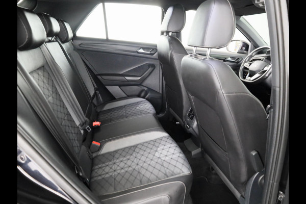 Volkswagen T-Roc 1.5 TSI R-Line Business 150 pk Automaat (DSG) | Navigatie | Panoramadak | Parkeersensoren | Achteruitrij camera | Adaptieve cruise control | Keyless | Full Led koplampen |