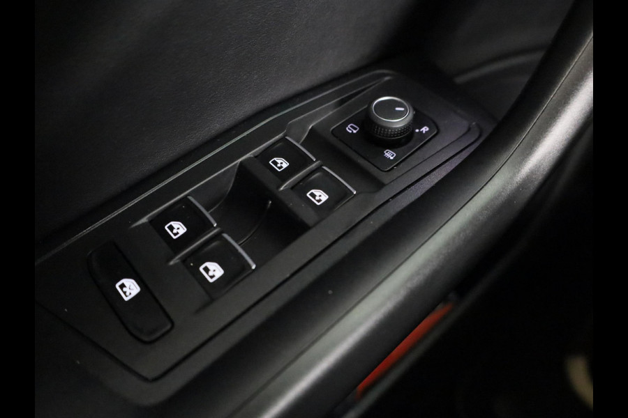 Volkswagen T-Roc 1.5 TSI R-Line Business 150 pk Automaat (DSG) | Navigatie | Panoramadak | Parkeersensoren | Achteruitrij camera | Adaptieve cruise control | Keyless | Full Led koplampen |